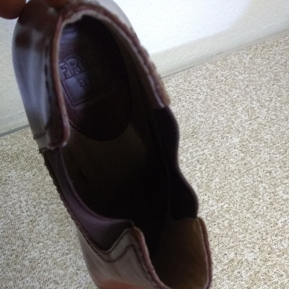 Frye Chelsea Brown Leather Ankle Boots. - Picture 4 of 6